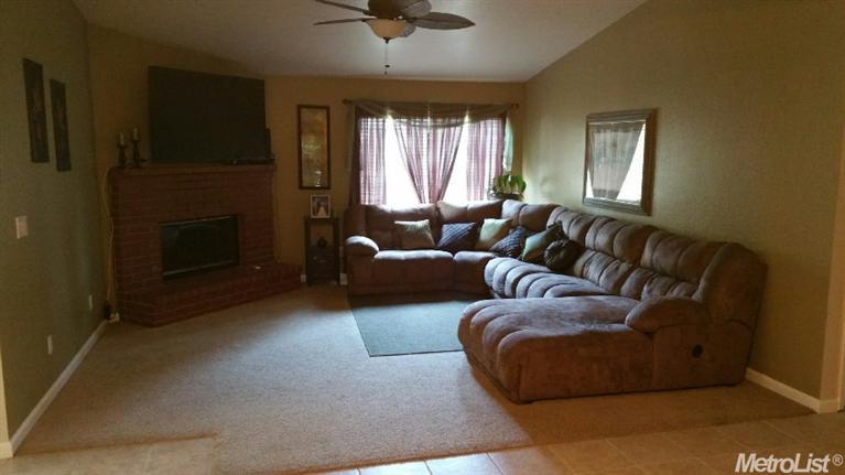 1820 White Birch Dr, Hughson, CA 95326 photo 2