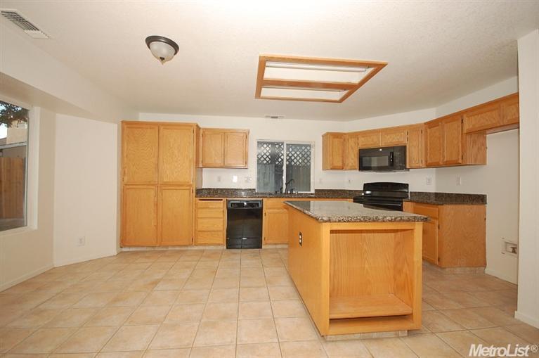 2481 Whitewater Way, Modesto, CA 95351 photo 4