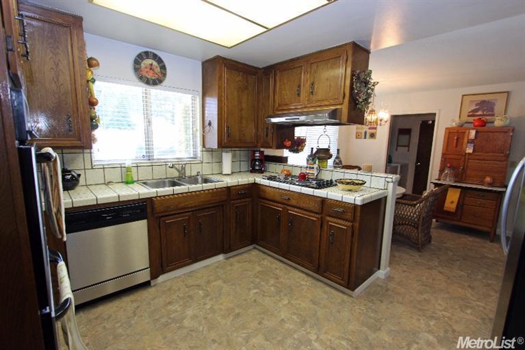 921 Rugby Ln, Modesto, CA 95356 photo 2