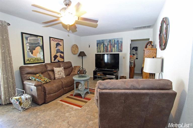 921 Rugby Ln, Modesto, CA 95356 photo 4