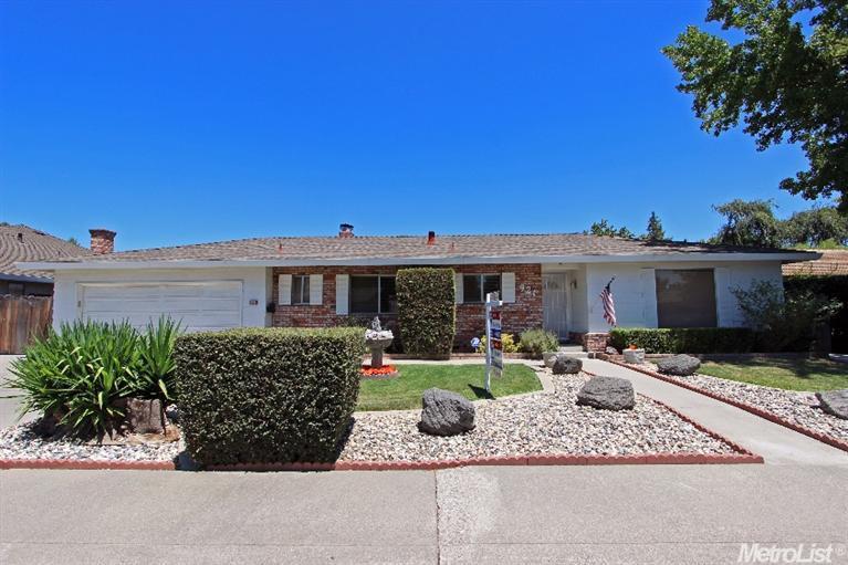 921 Rugby Ln, Modesto, CA 95356 photo 1