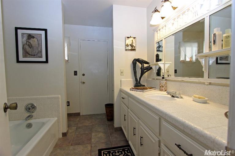 921 Rugby Ln, Modesto, CA 95356 photo 8