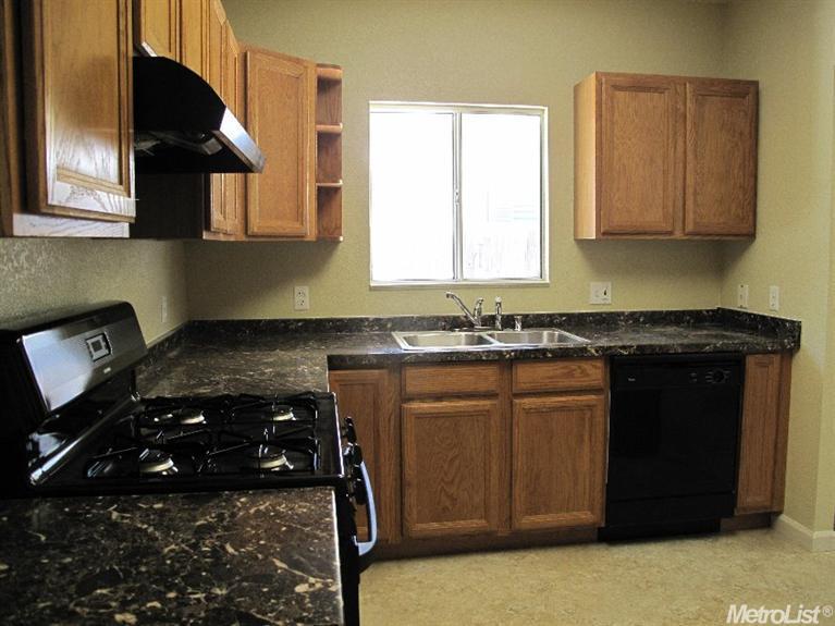 949 Roosevelt Ave, Tracy, CA 95376 photo 2