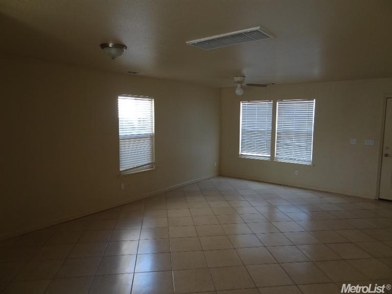 229 Pyramid Ave, Merced, CA 95341 photo 2