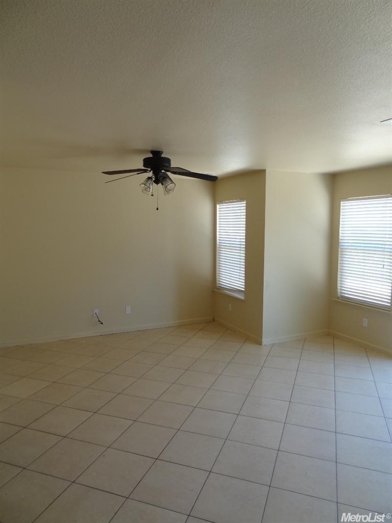 229 Pyramid Ave, Merced, CA 95341 photo 3