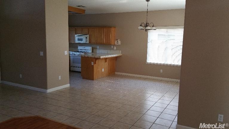 3929 Wright St, Turlock, CA 95382 photo 4
