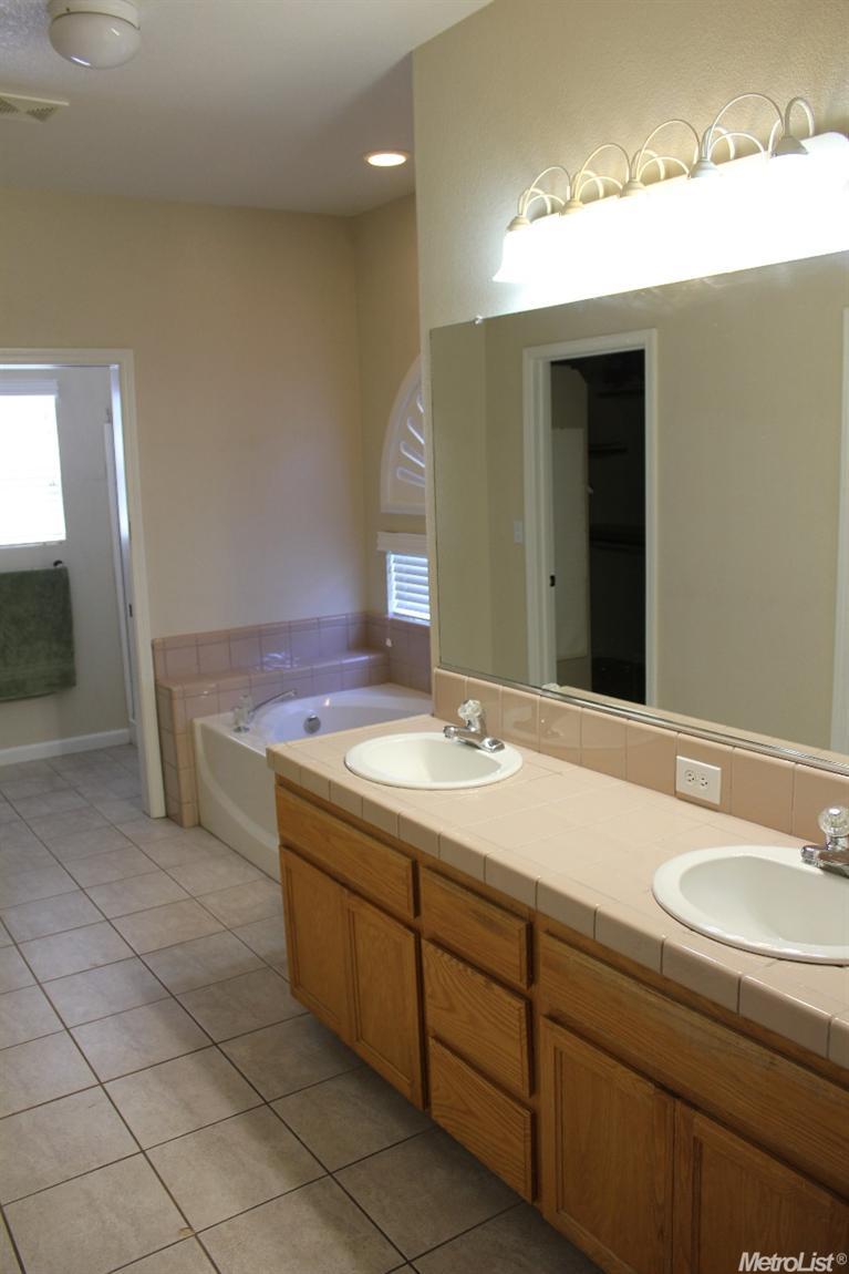 2805 Macbeth Ct, Modesto, CA 95355 photo 12