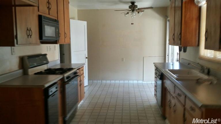 1924 Somerset Dr, Modesto, CA 95350 photo 8