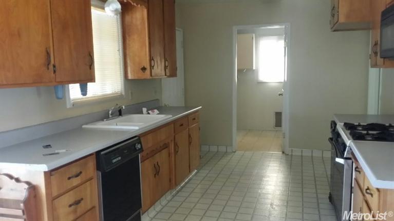 1924 Somerset Dr, Modesto, CA 95350 photo 9