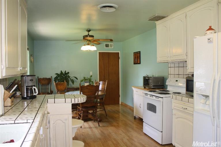 1129 Amherst Ave, Modesto, CA 95350 photo 2