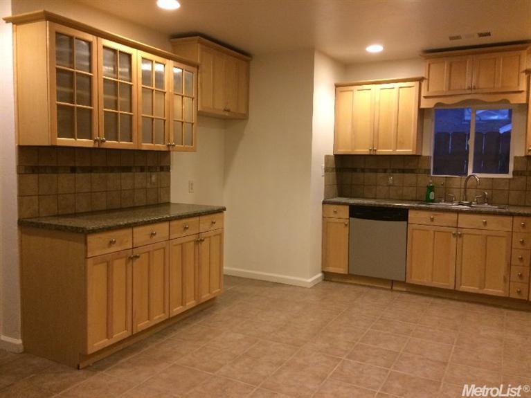 219 Kelley St, Modesto, CA 95354 photo 2