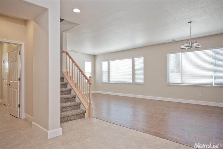 1525 Marigold Dr, Patterson, CA 95363 photo 2