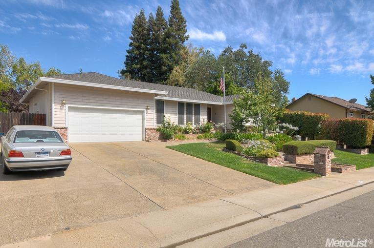 7229 Willowbank Way, Carmichael, CA 95608 photo 2