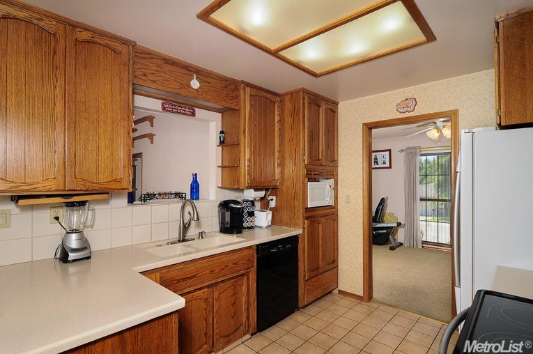 7229 Willowbank Way, Carmichael, CA 95608 photo 8