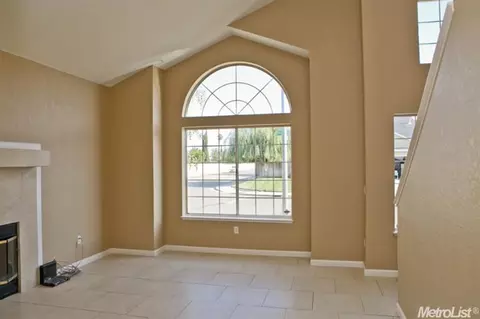 2090 Hyannis Cir, Manteca, CA 95336 photo 4
