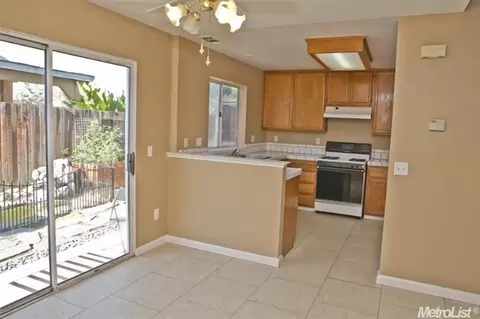 2090 Hyannis Cir, Manteca, CA 95336 photo 5