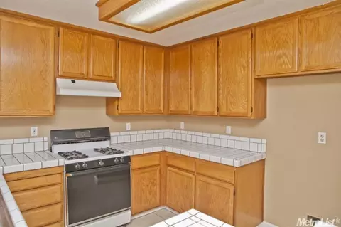 2090 Hyannis Cir, Manteca, CA 95336 photo 6