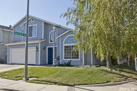 2090 Hyannis Cir, Manteca, CA 95336 photo 2