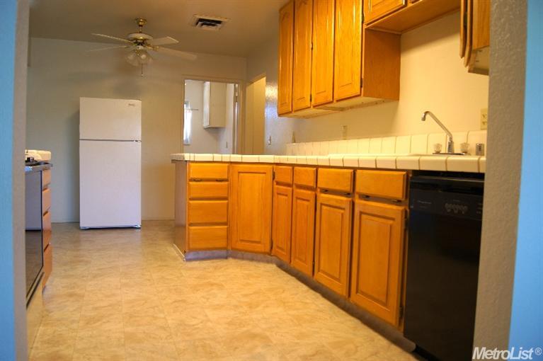 335 Dan St, Manteca, CA 95336 photo 2