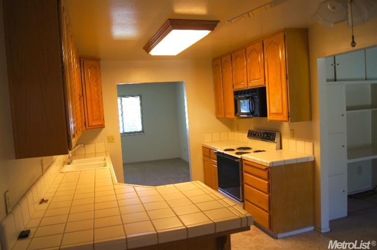 335 Dan St, Manteca, CA 95336 photo 4