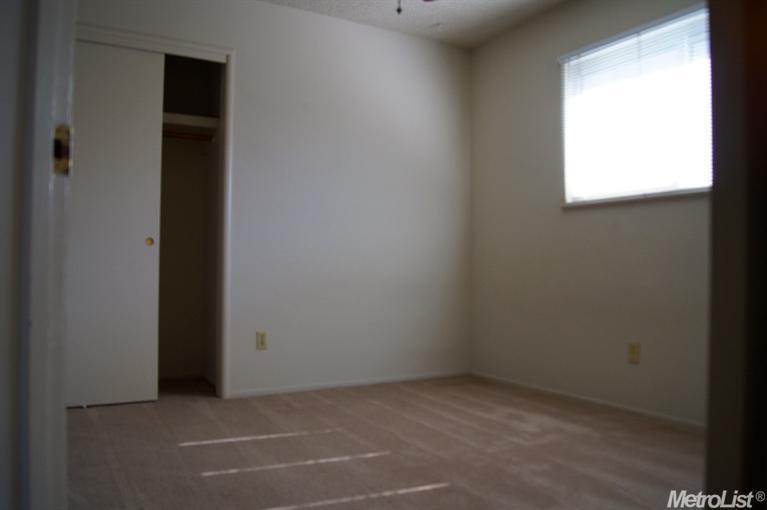 335 Dan St, Manteca, CA 95336 photo 8