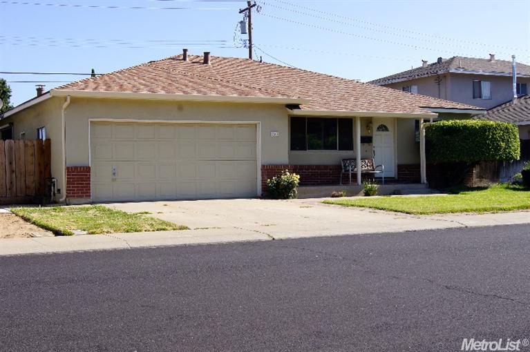 335 Dan St, Manteca, CA 95336 photo 1