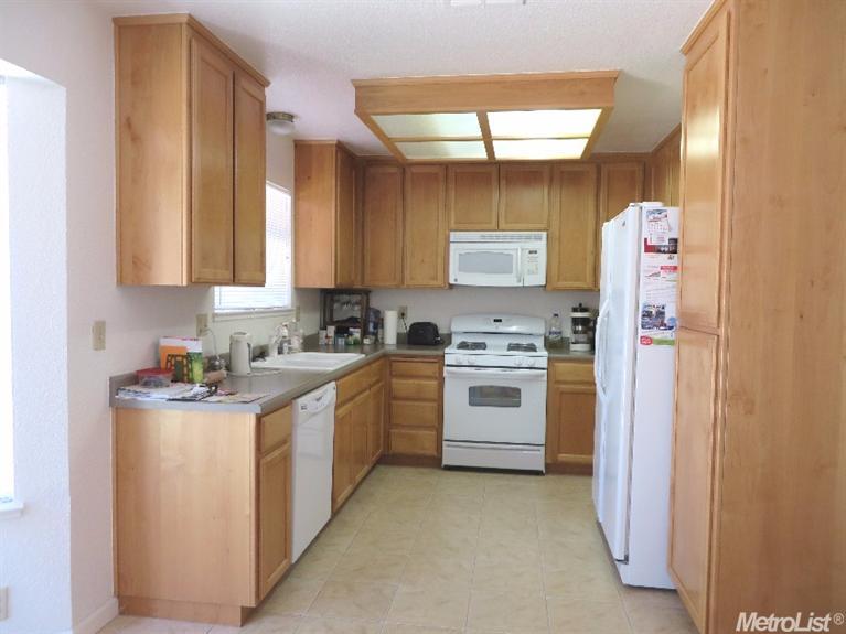 4040 Hennings Dr, Modesto, CA 95356 photo 2