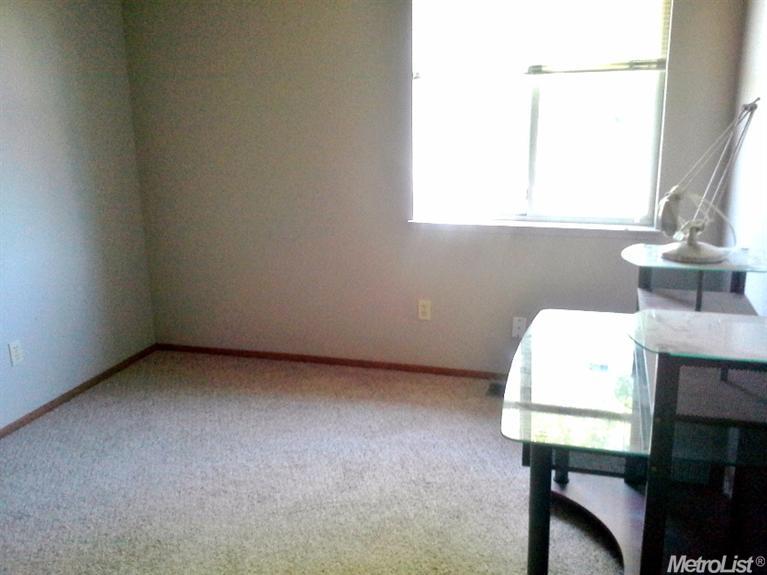 736 Parkston Ct, Modesto, CA 95357 photo 16