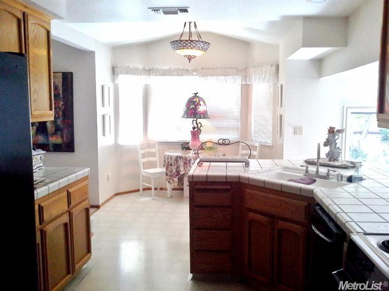 736 Parkston Ct, Modesto, CA 95357 photo 9