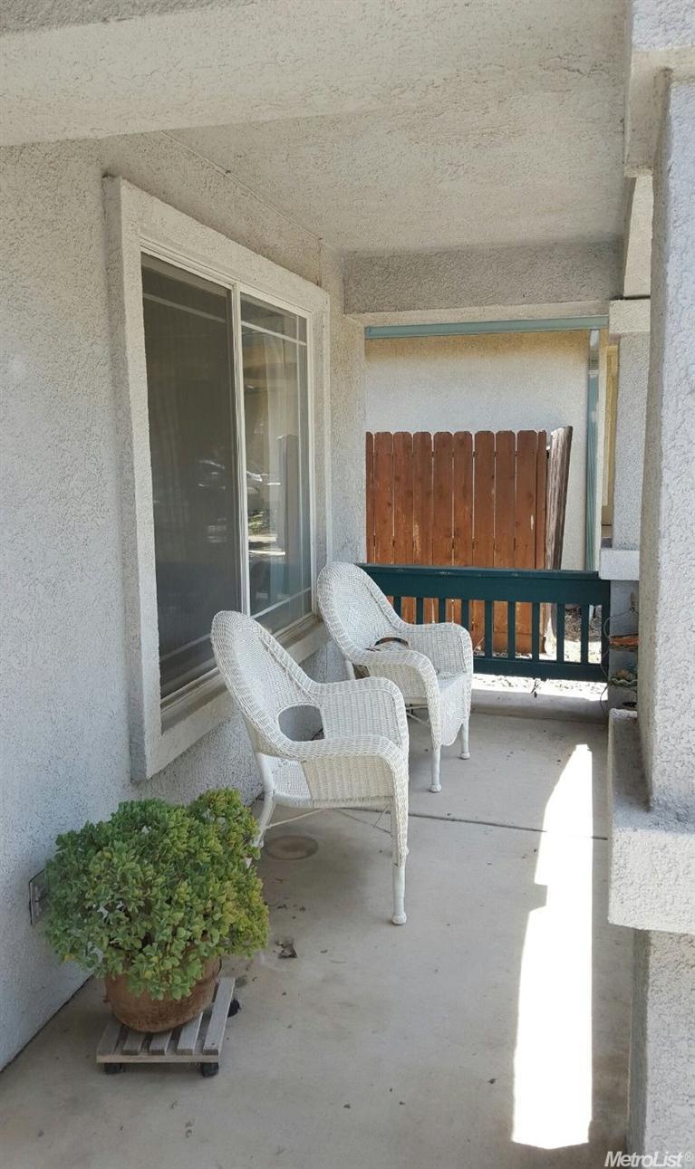 1047 Lambdin St, Manteca, CA 95336 photo 2