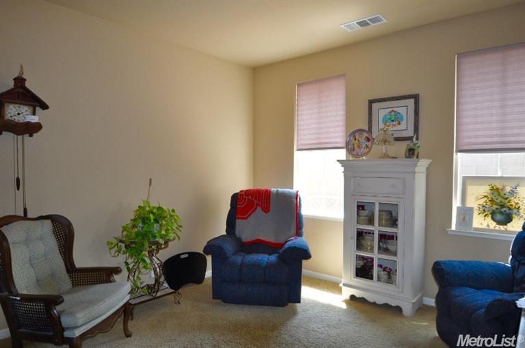 690 Courtyards Loop, Lincoln, CA 95648 photo 3