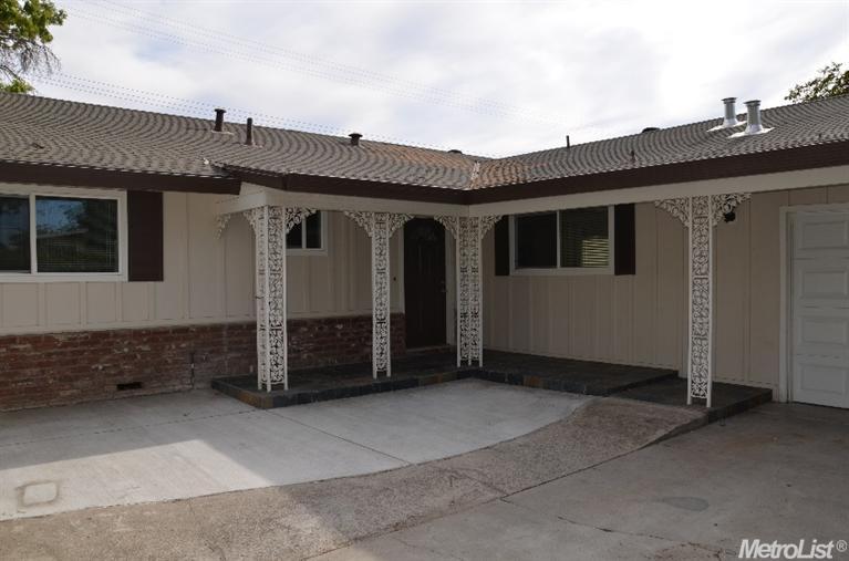 1102 Hawthorne Ave, Modesto, CA 95350 photo 1