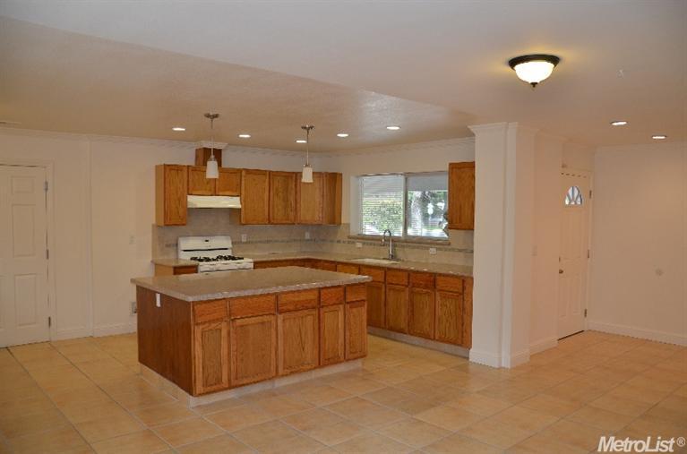 1102 Hawthorne Ave, Modesto, CA 95350 photo 5