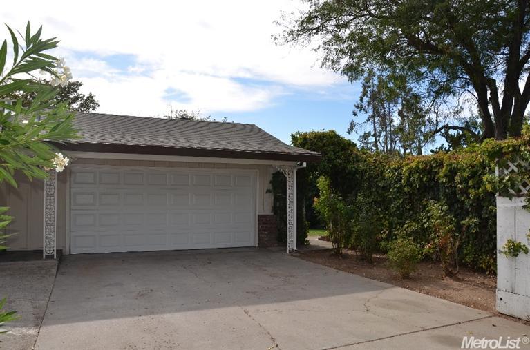 1102 Hawthorne Ave, Modesto, CA 95350 photo 3