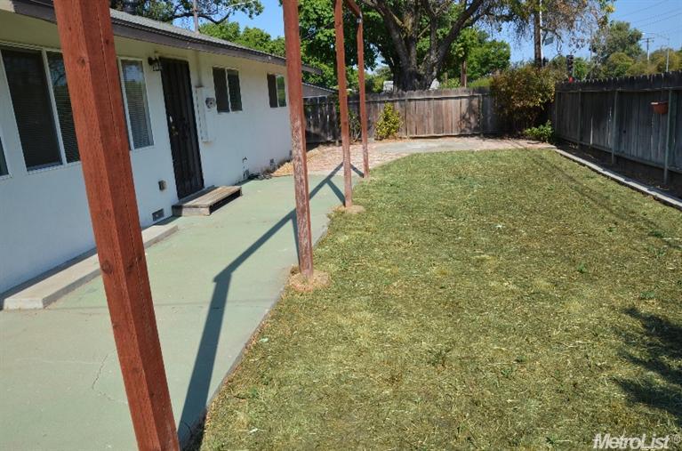 1102 Hawthorne Ave, Modesto, CA 95350 photo 15