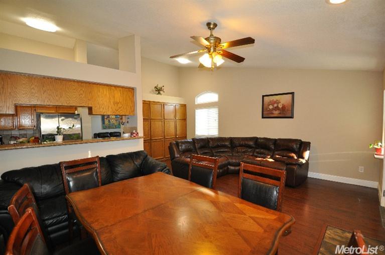 8037 Acappella Cir, Antelope, CA 95843 photo 4