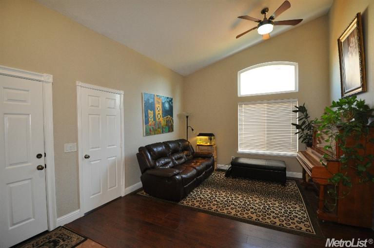 8037 Acappella Cir, Antelope, CA 95843 photo 2