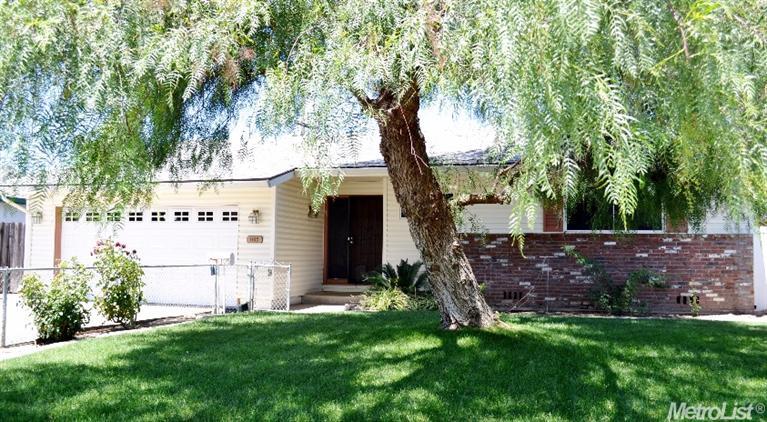 1105 7th St, Ripon, CA 95366 photo 1