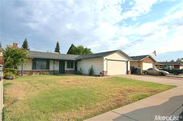 1372 E D St, Oakdale, CA 95361 photo 1