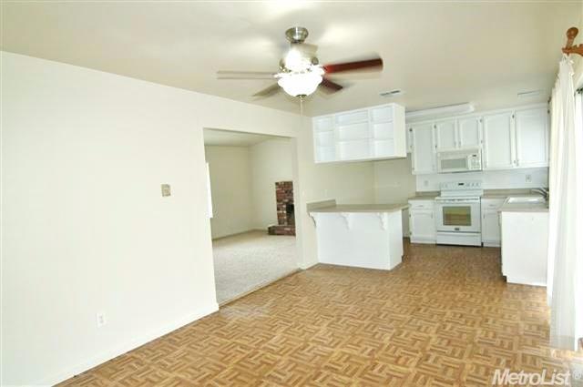 1372 E D St, Oakdale, CA 95361 photo 3