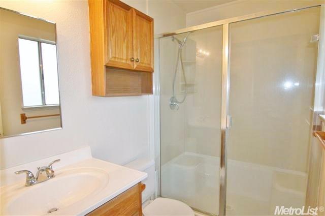 1372 E D St, Oakdale, CA 95361 photo 4