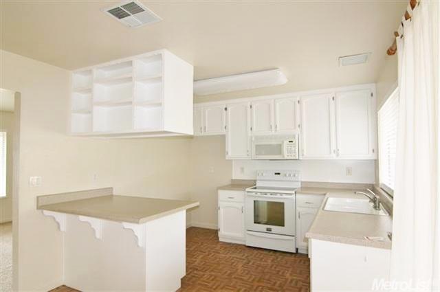 1372 E D St, Oakdale, CA 95361 photo 2