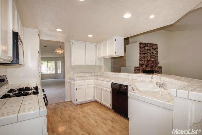 8112 Falcon View Dr, Antelope, CA 95843 photo 4