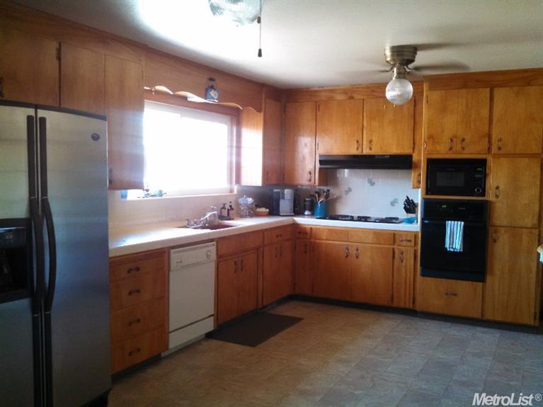 8213 E Northland Rd, Manteca, CA 95336 photo 2