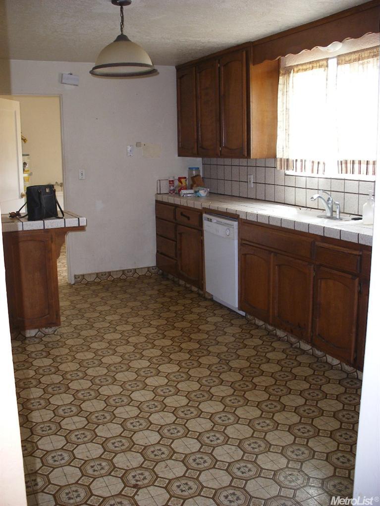 2104 Budd St, Modesto, CA 95350 photo 3