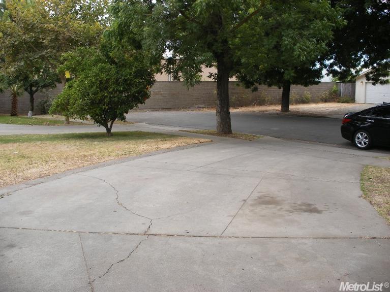 2104 Budd St, Modesto, CA 95350 photo 2