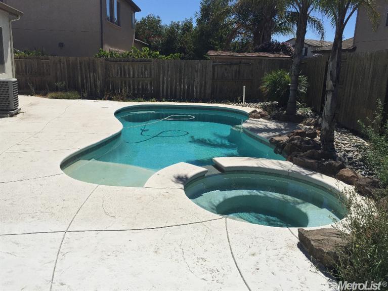 582 Carnelian Ave, Lathrop, CA 95330 photo 5