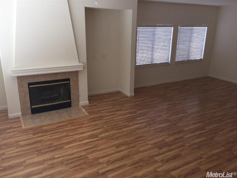 582 Carnelian Ave, Lathrop, CA 95330 photo 3