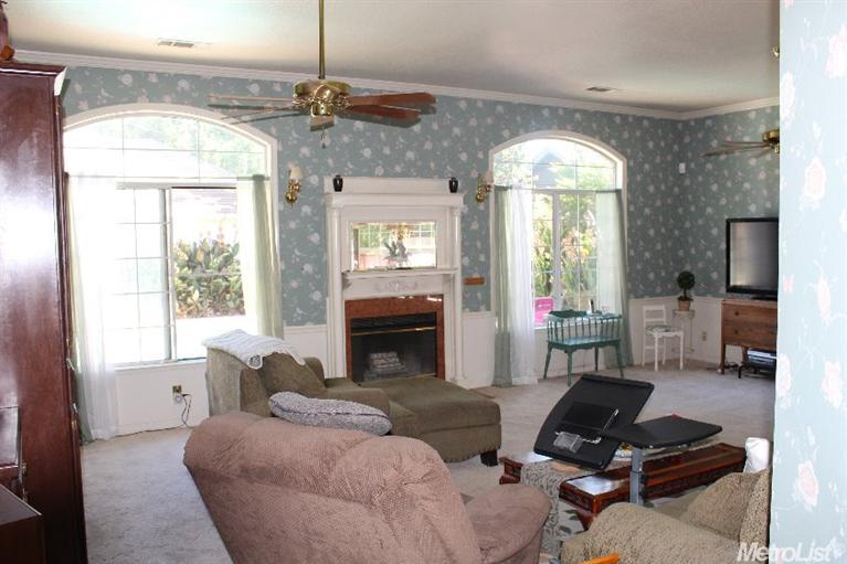 1943 Marshall, Turlock, CA 95380 photo 2