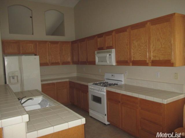 1033 Norman Dr, Manteca, CA 95336 photo 8